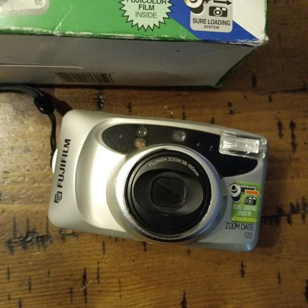 Fujifilm Zoom Date 100 35mm Film Camera Silver 38-100mm Zoom Lens with Box r1